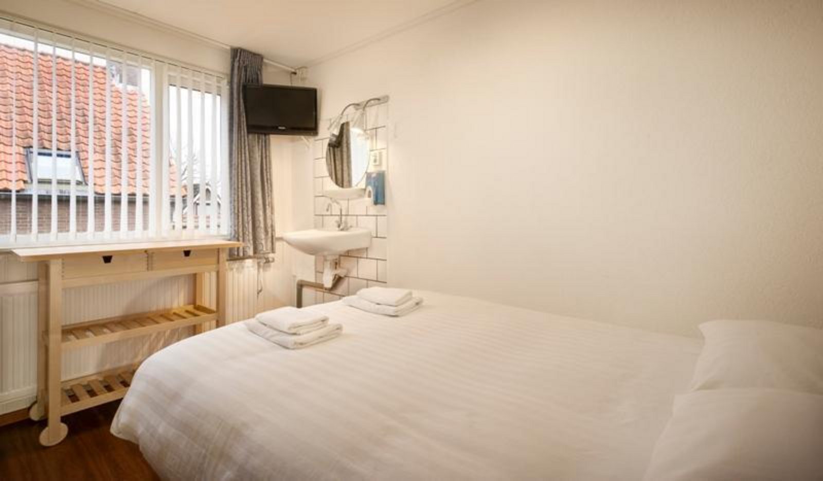 Single room with shared bathroom facilities in the hallway