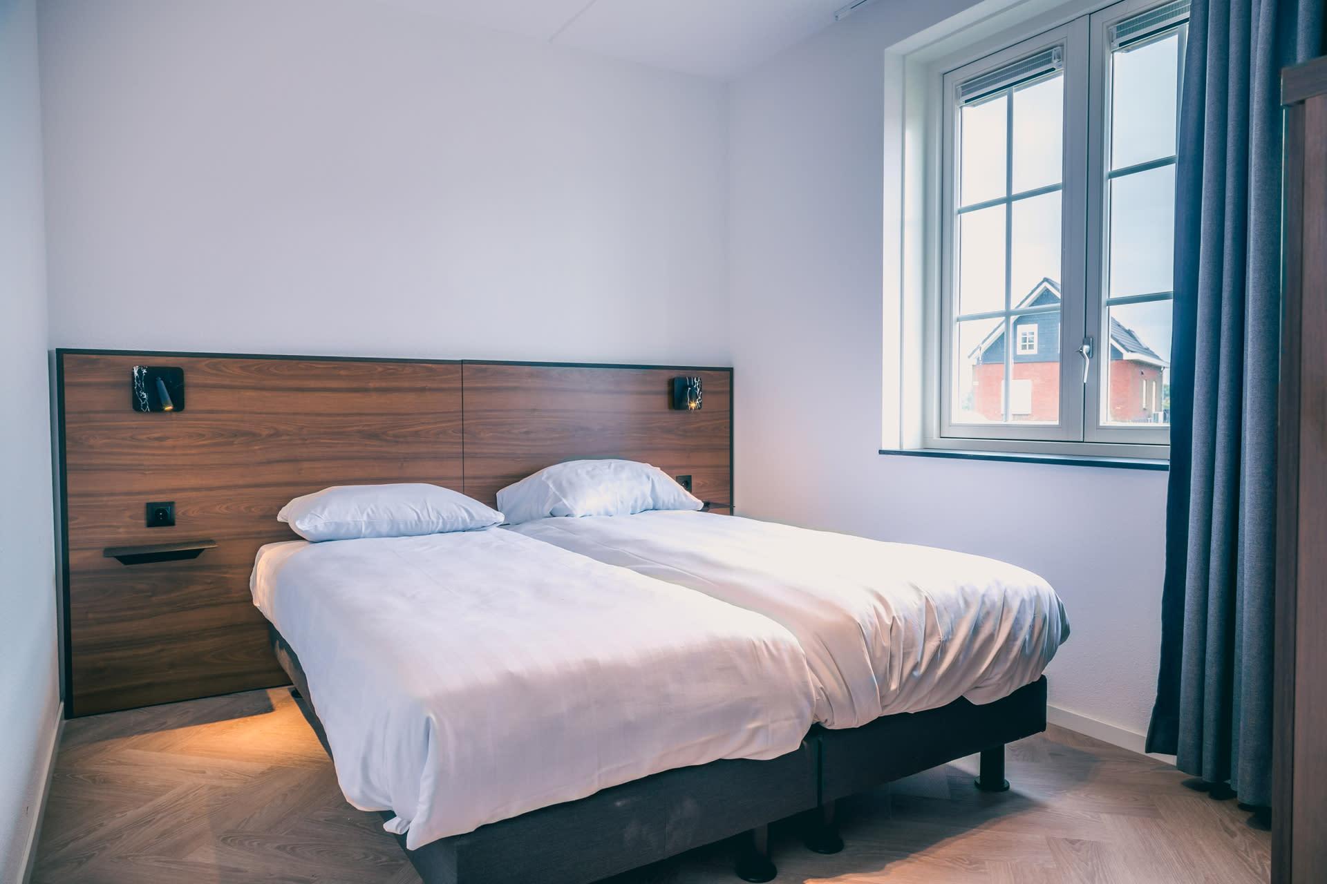 Accommodation IJsselmeer - Holiday home - Watervilla Jacuzzi 6 - 11