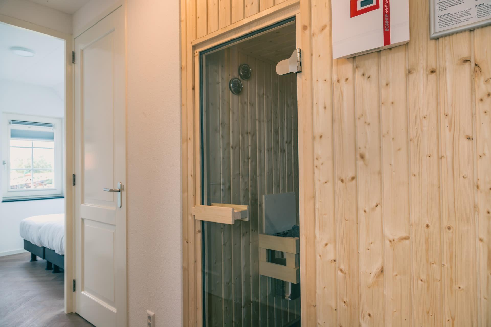 Accommodatie IJsselmeer - Grote accommodatie - Watervilla Wellness 8 - 11