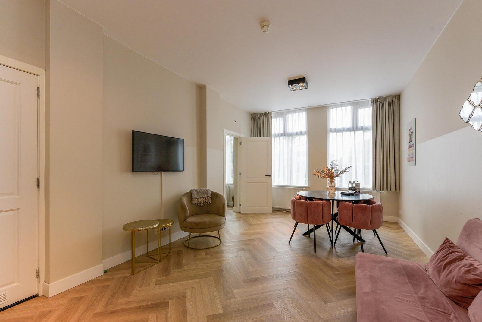 Novallure Hofvliet Short Stay Apartments - Grote studio zonder buitenruimte - Voorzijde