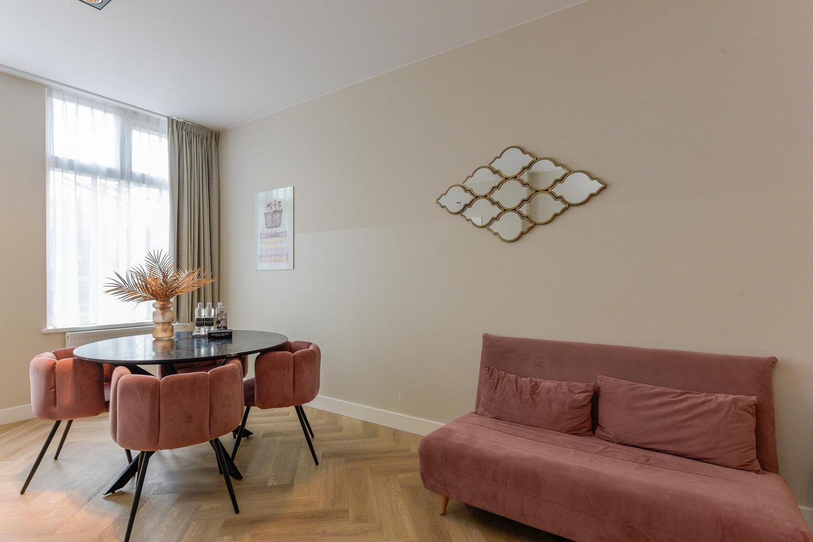 Novallure Hofvliet Short Stay Apartments - Grote studio zonder buitenruimte - Voorzijde