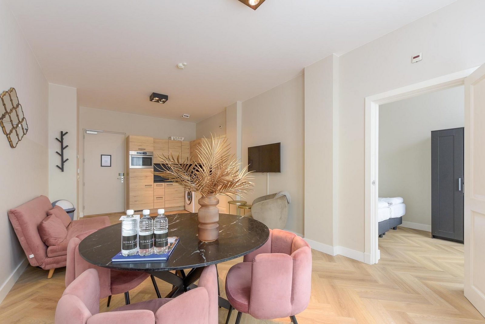 Novallure Hofvliet Short Stay Apartments - Grote studio zonder buitenruimte - Voorzijde