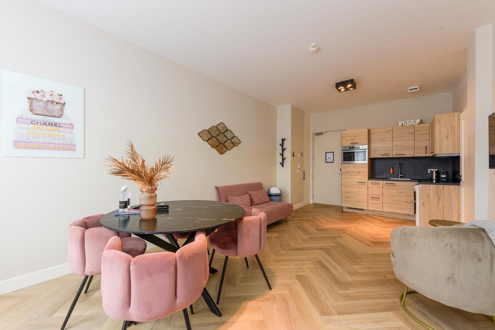 Novallure Hofvliet Short Stay Apartments - Grote studio zonder buitenruimte - Voorzijde