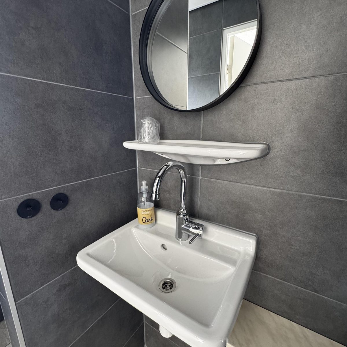 Double room with shared bathroom facilities in the hallway