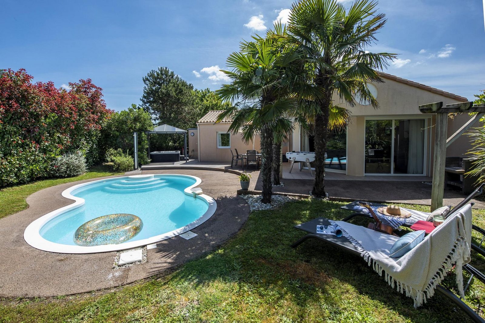 Acacia 6 avec piscine et jacuzzi