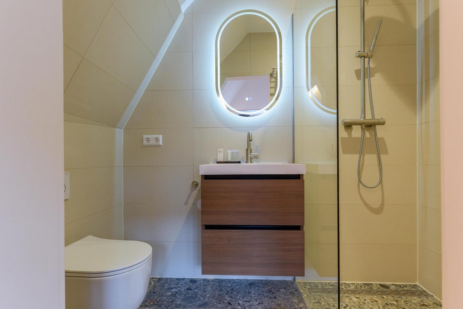 Hotel Novallure City Centre - Kamer met eenpersoonsbedden en kitchenette