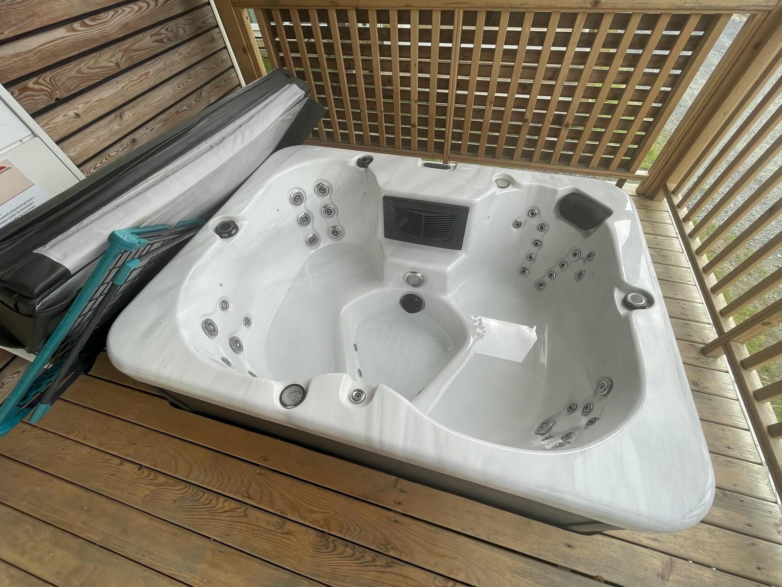 Cottage Whirlpool 4