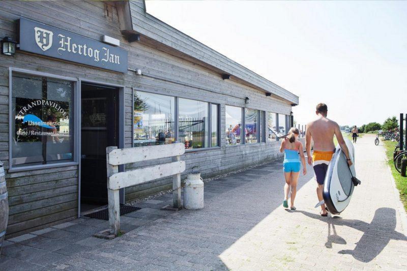 The Surfing Field (35 m²)