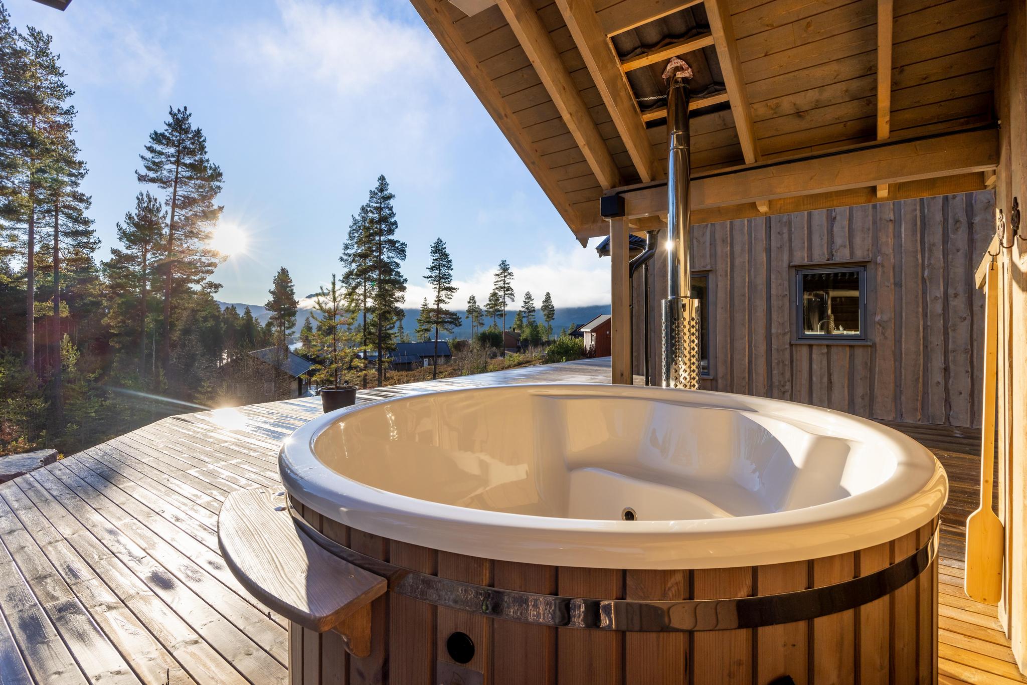 grnnsted-8p-with-bathtub-hot-tub