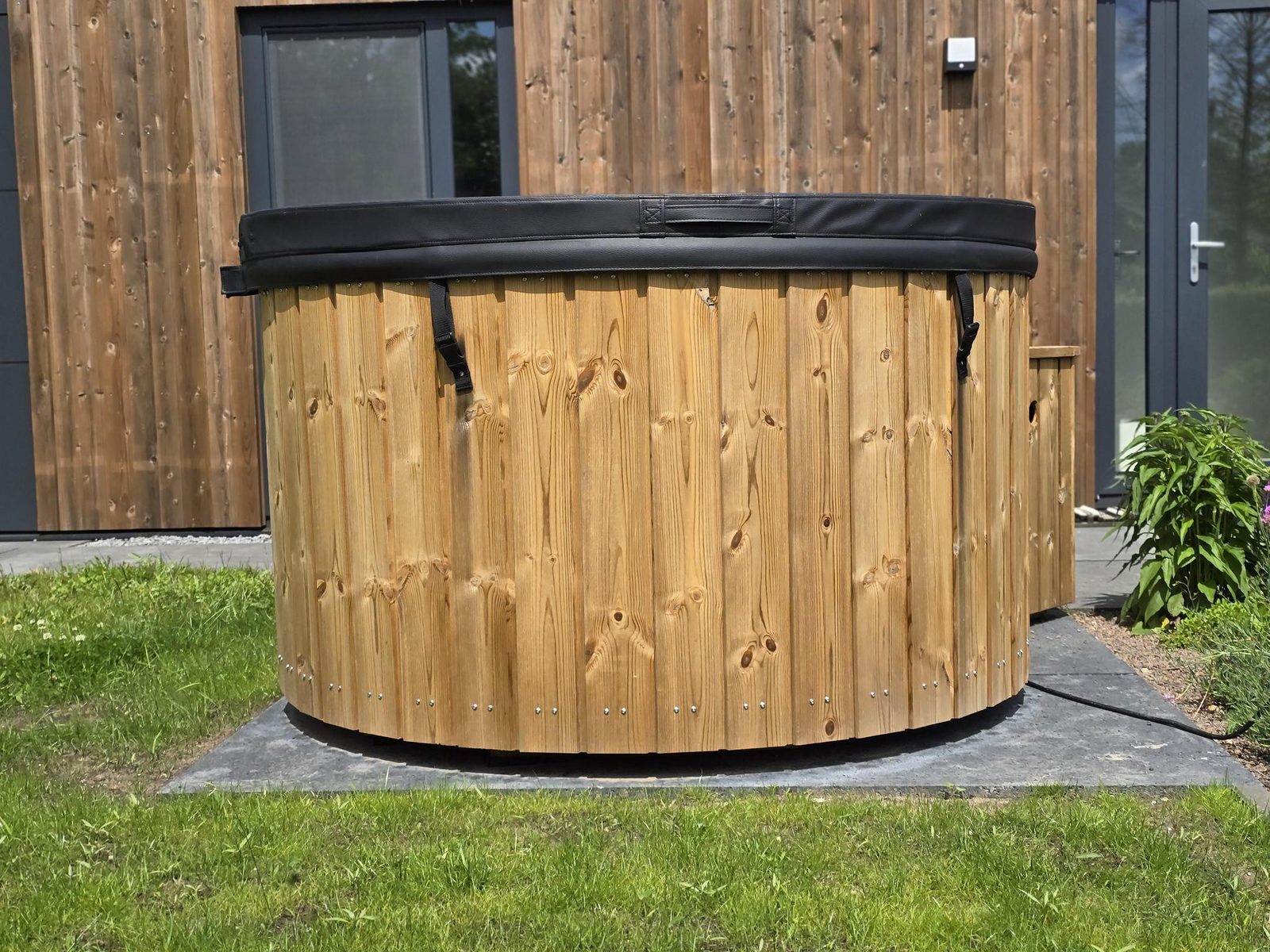 Waterlodge 2 met hottub