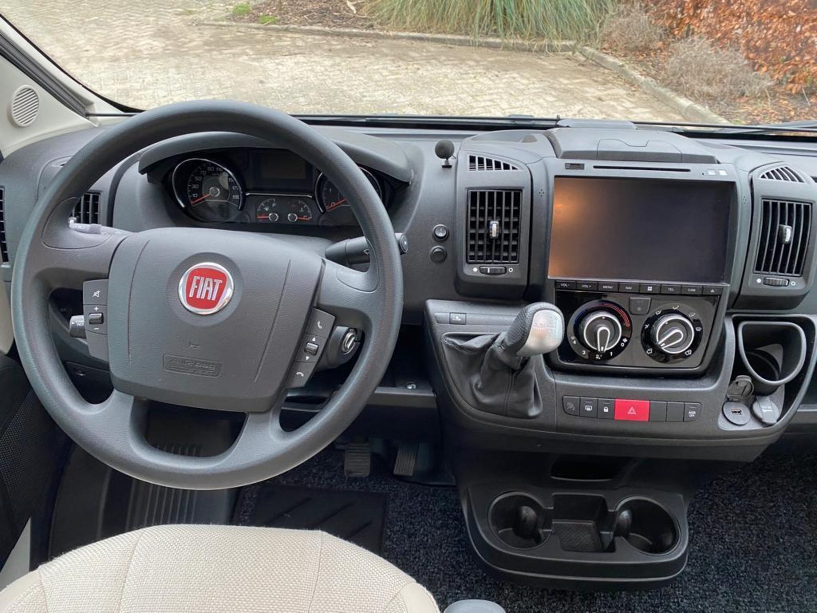 RF92 - Knaus Live TI 650 MF
