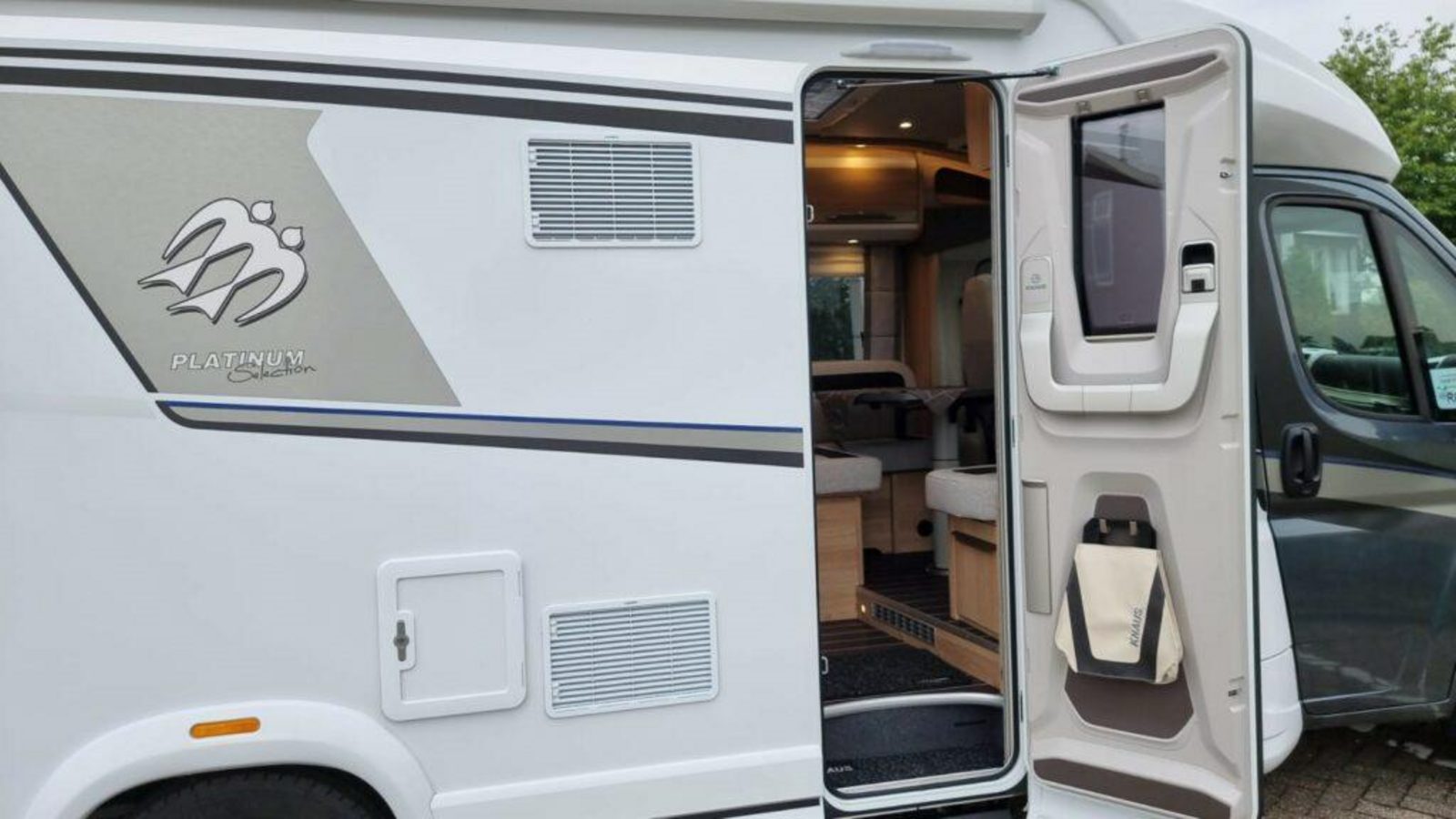 RE09 - Knaus Sky TI 700 MEG