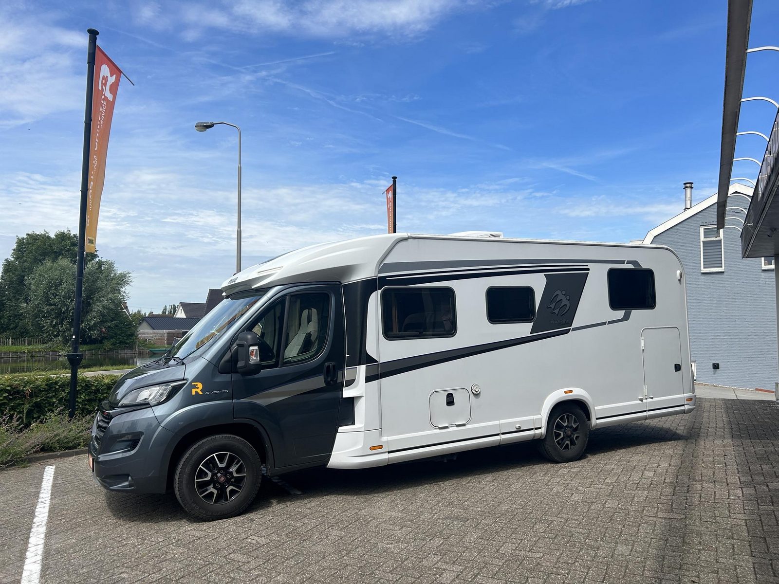 RE08 Knaus Sky TI 700 MEG