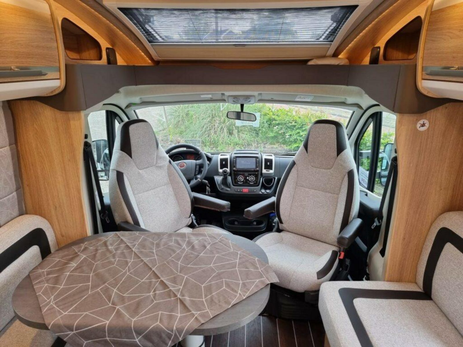 RE08 Knaus Sky TI 700 MEG
