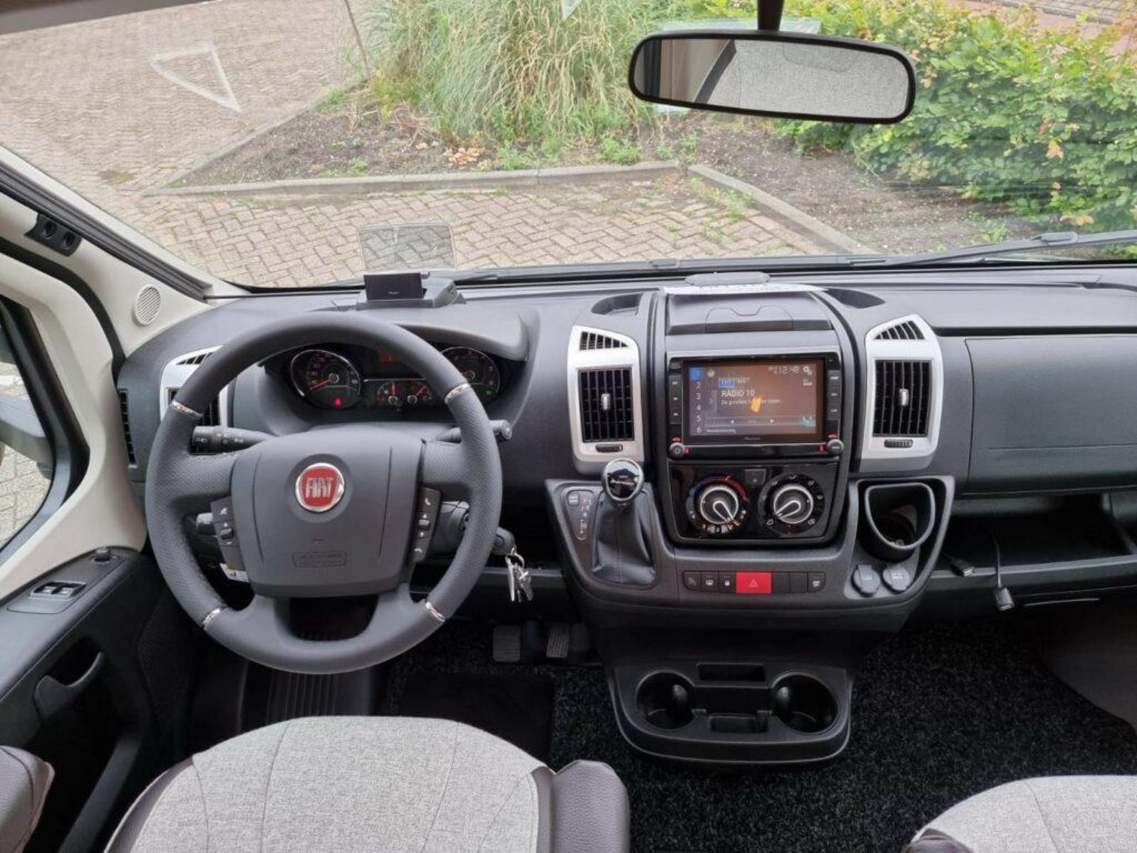 RE08 Knaus Sky TI 700 MEG