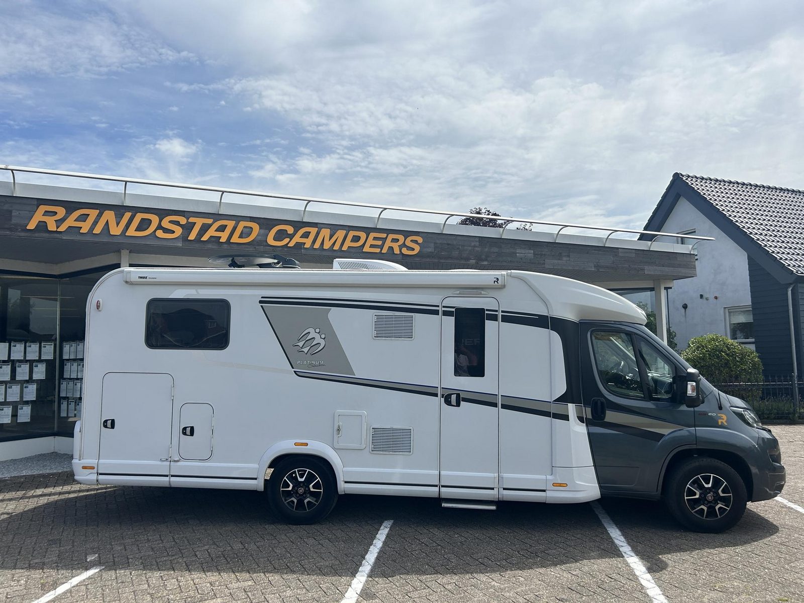 RE08 Knaus Sky TI 700 MEG
