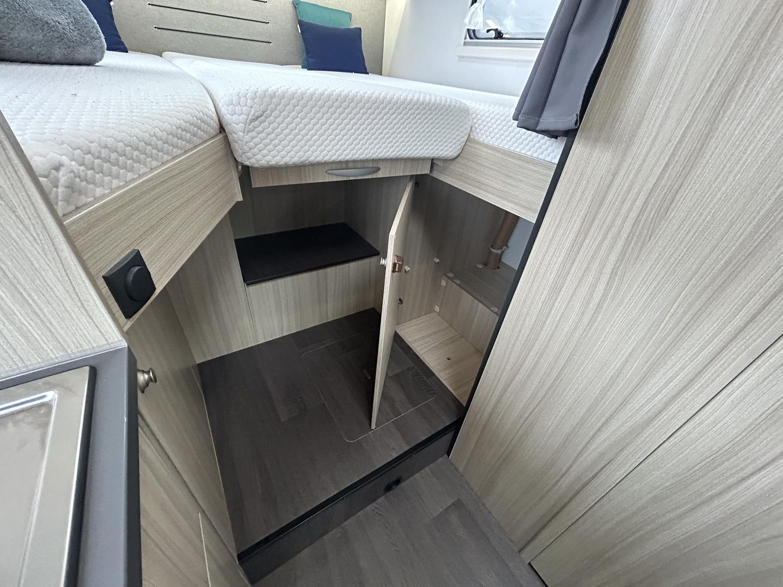 REH851 - Sun Living S70SL