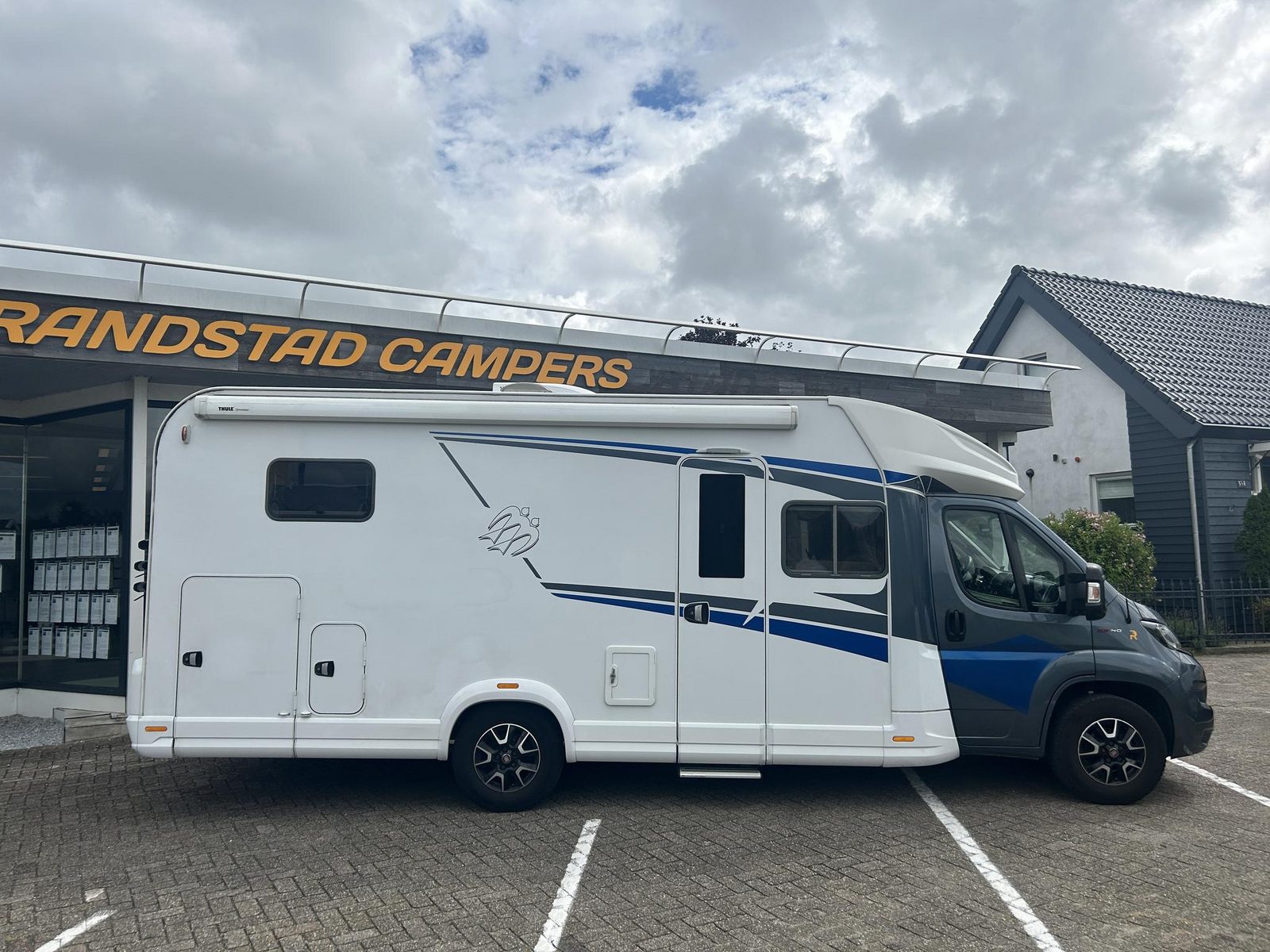 REH81 - Knaus Live Wave 700 MEG