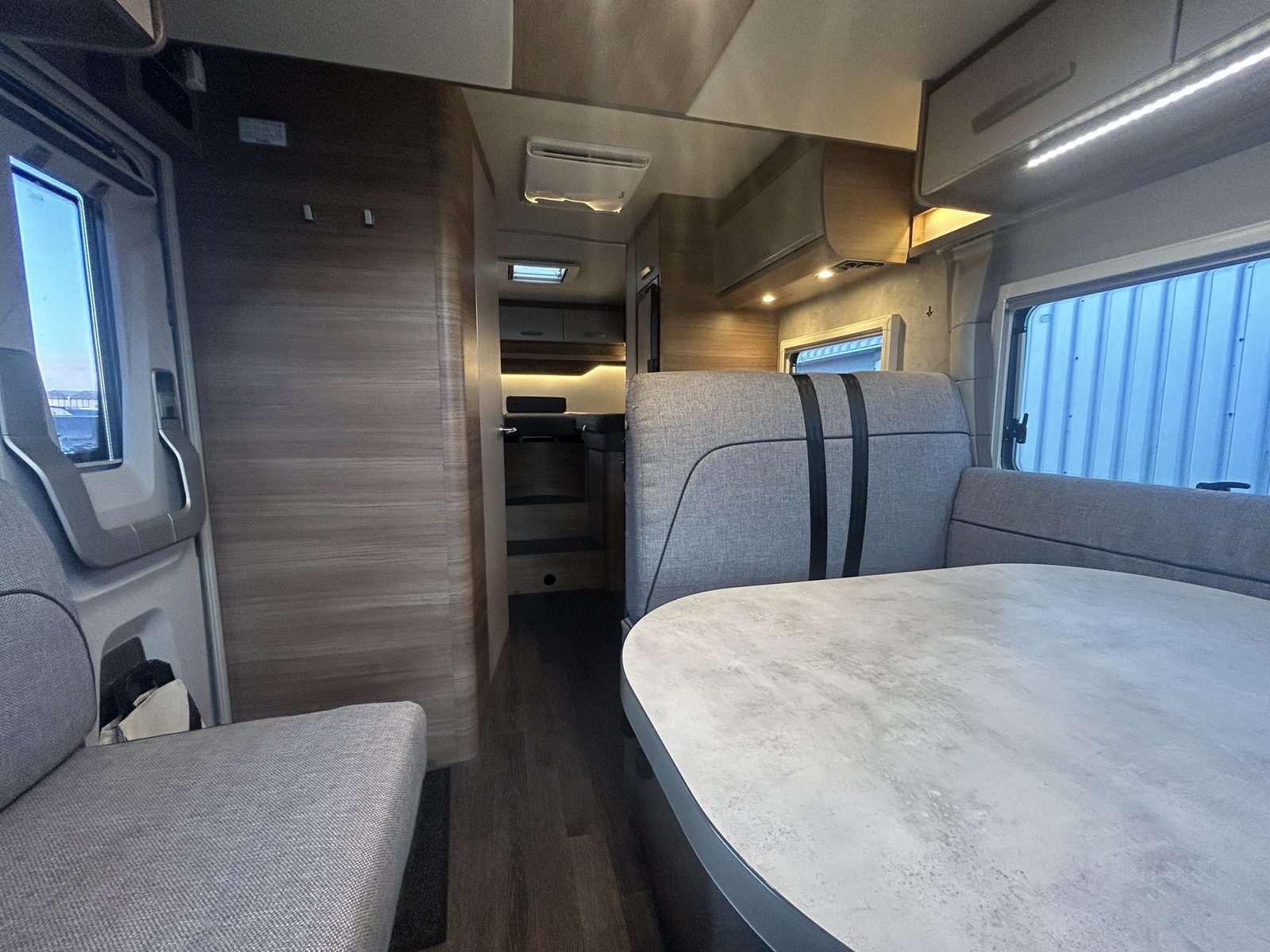REH81 - Knaus Live Wave 700 MEG