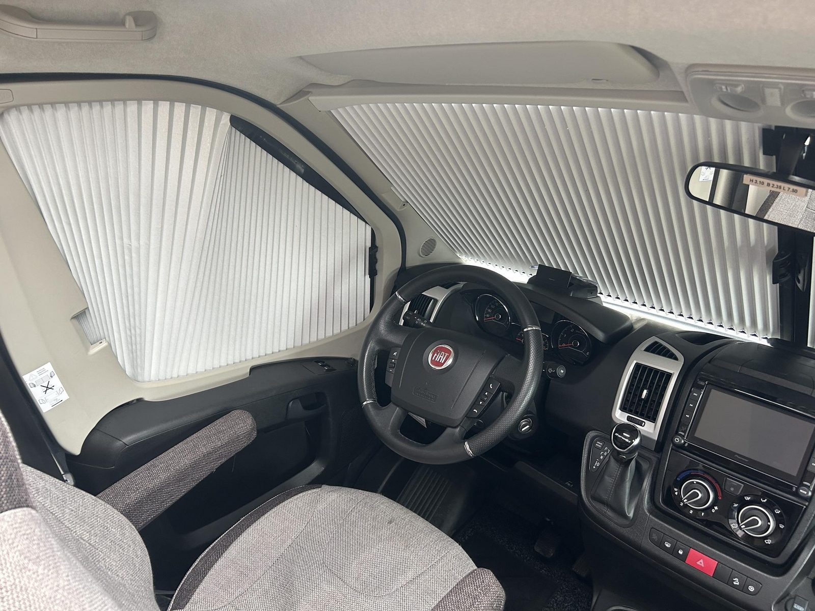 REH81 - Knaus Live Wave 700 MEG