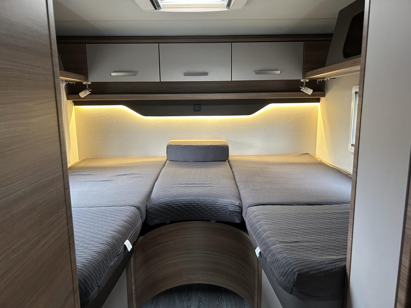 REH81 - Knaus Live Wave 700 MEG