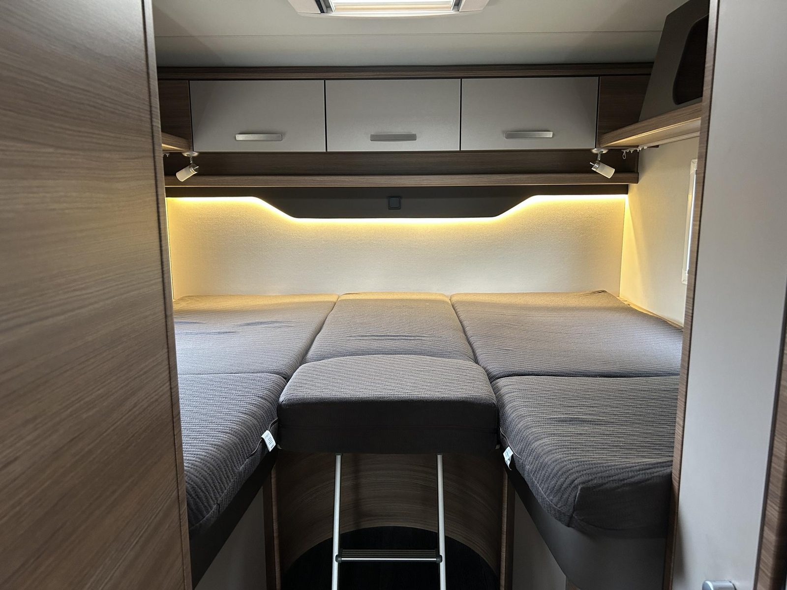REH81 - Knaus Live Wave 700 MEG