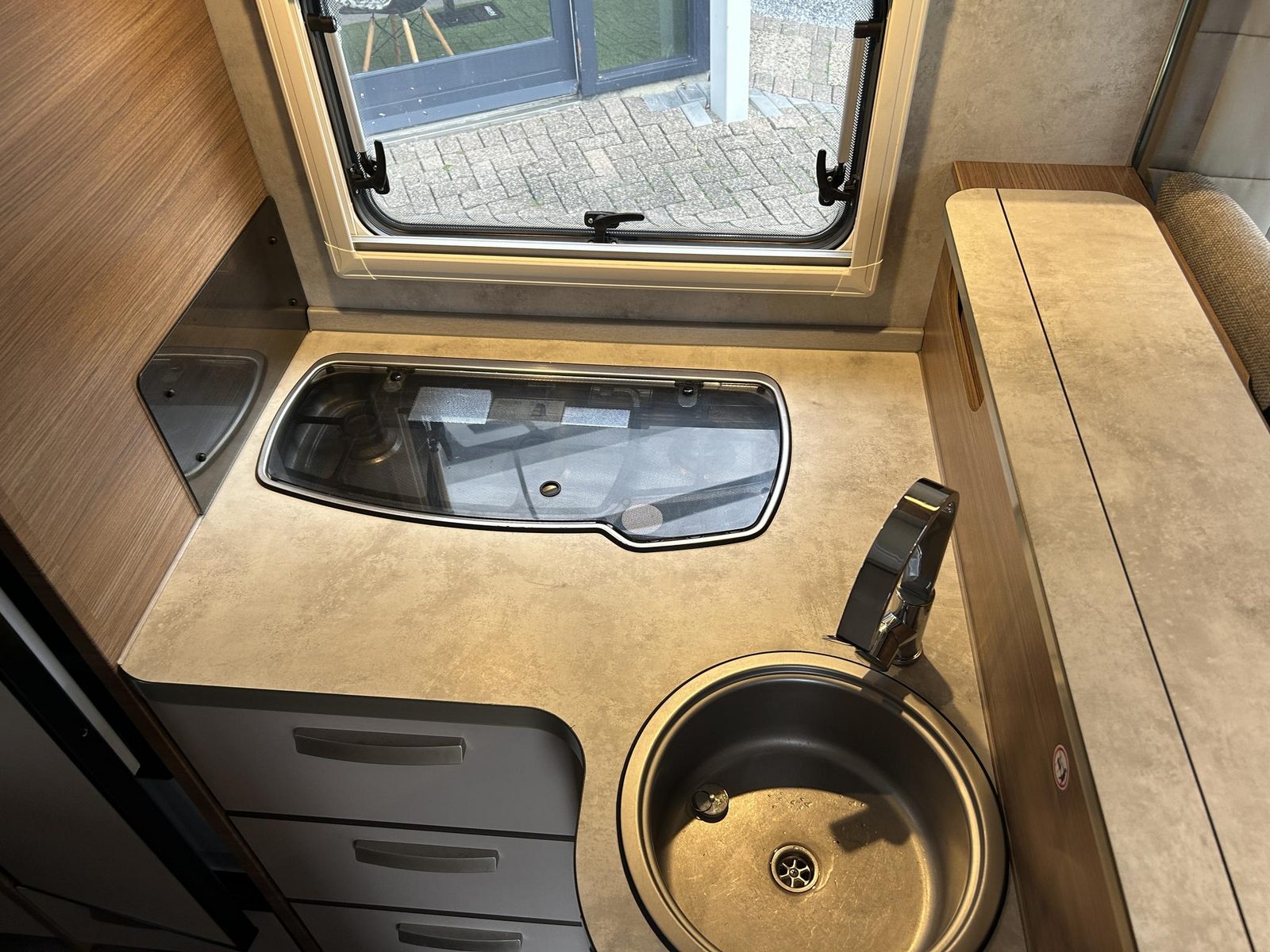 REH81 - Knaus Live Wave 700 MEG