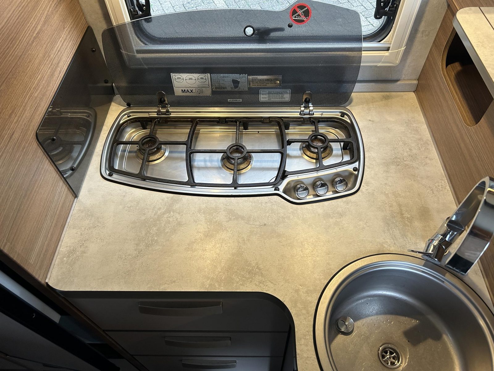 REH81 - Knaus Live Wave 700 MEG