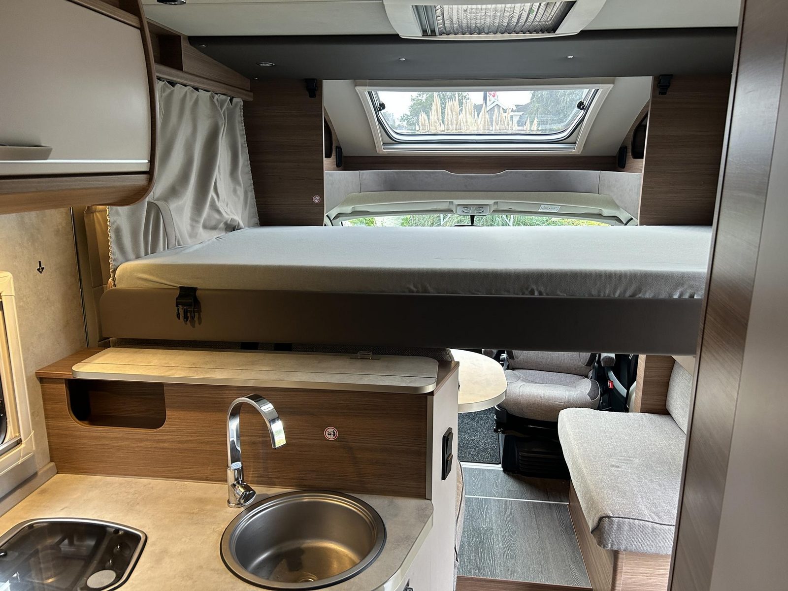 REH81 - Knaus Live Wave 700 MEG