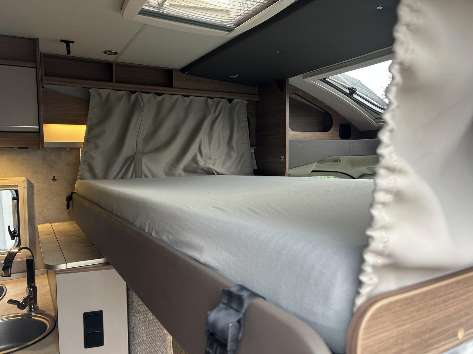 REH81 - Knaus Live Wave 700 MEG