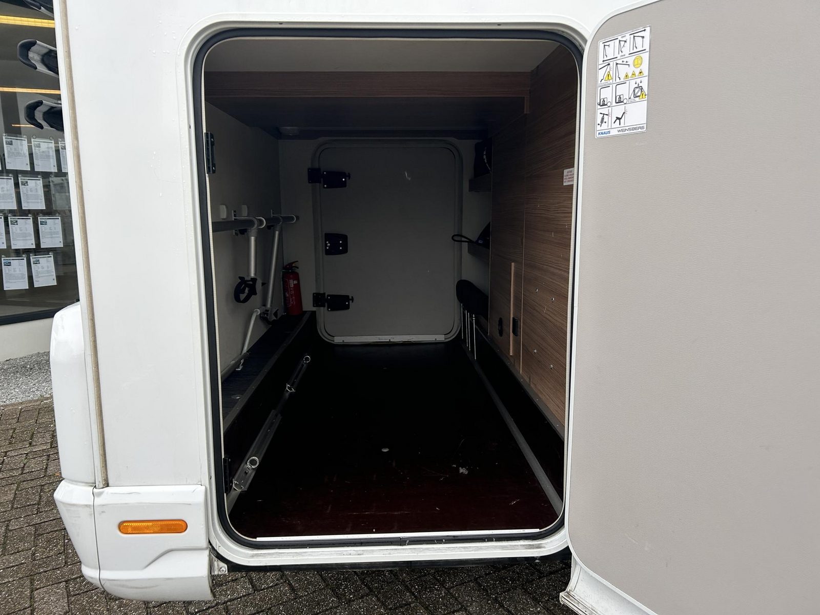 REH81 - Knaus Live Wave 700 MEG