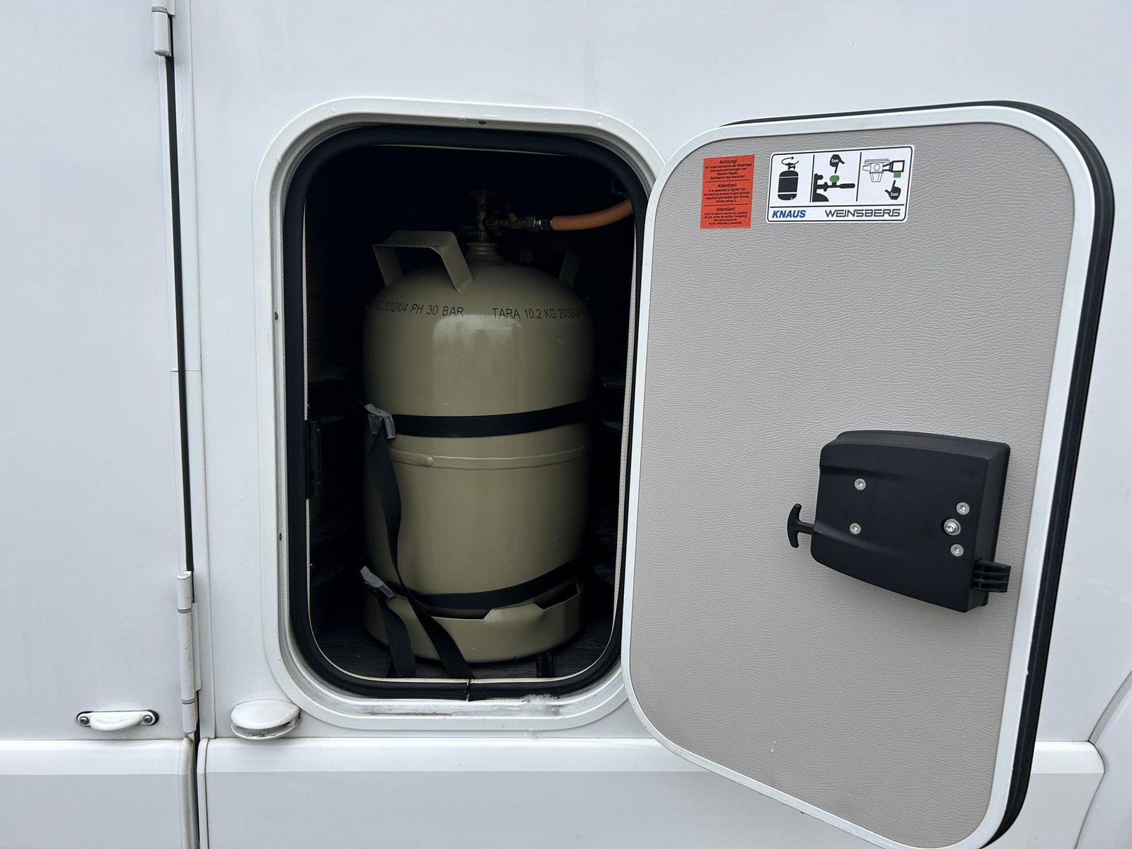 REH81 - Knaus Live Wave 700 MEG