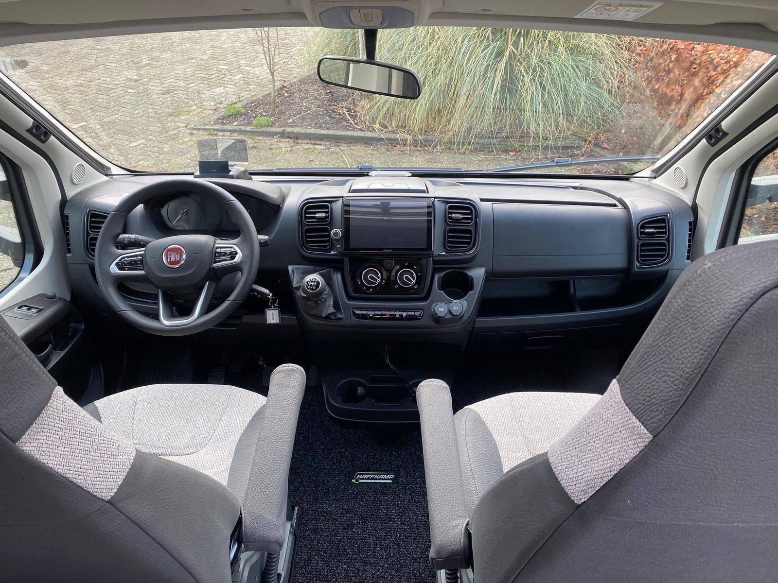 RCE312 - Knaus Van TI  650 MEG