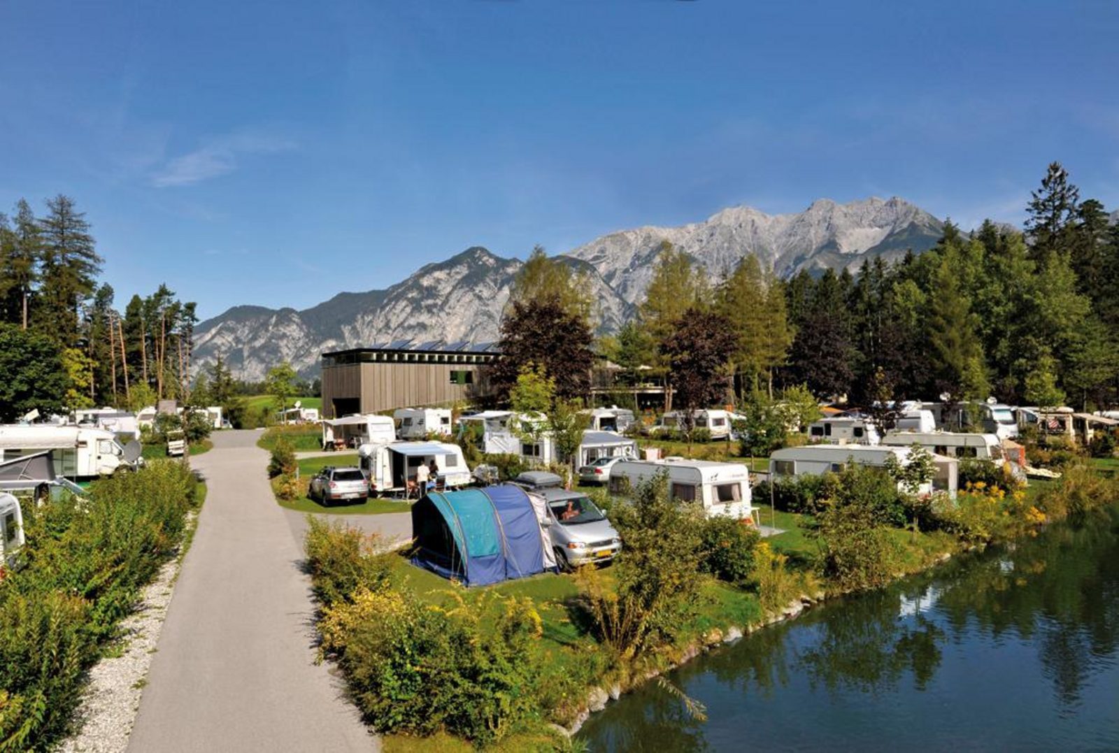 Luxus Lake pitch