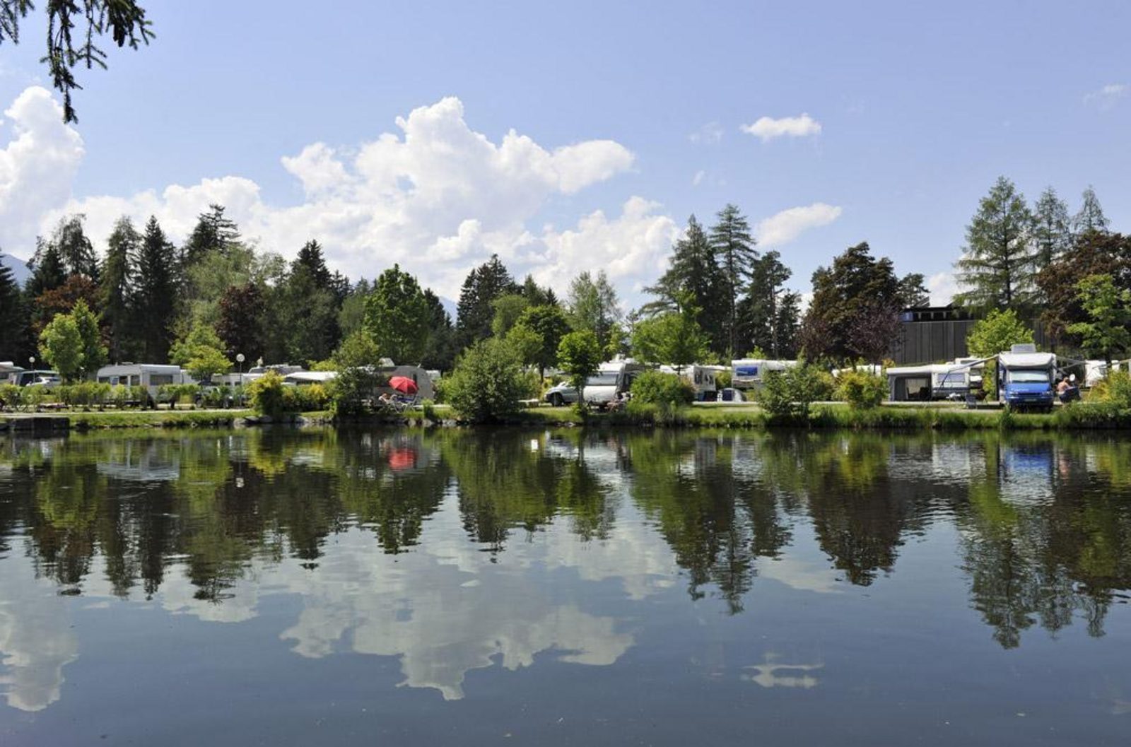 Luxus Lake pitch