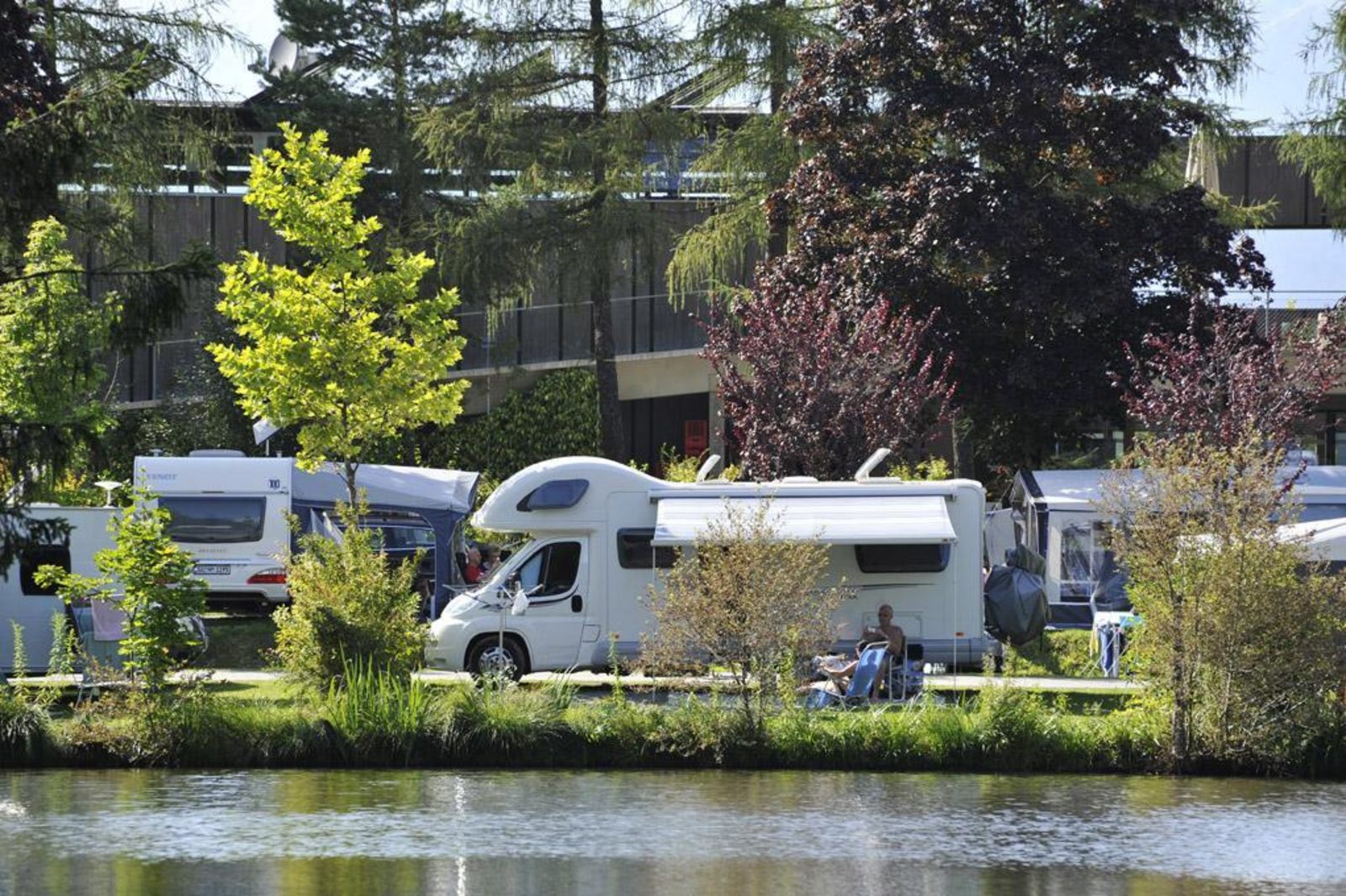 Luxus Lake pitch