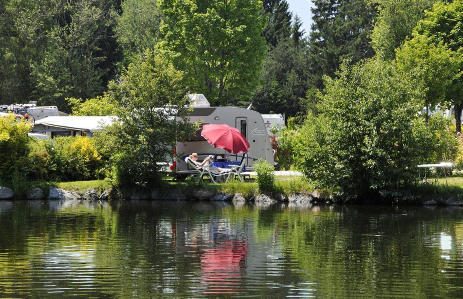 Luxus Lake pitch