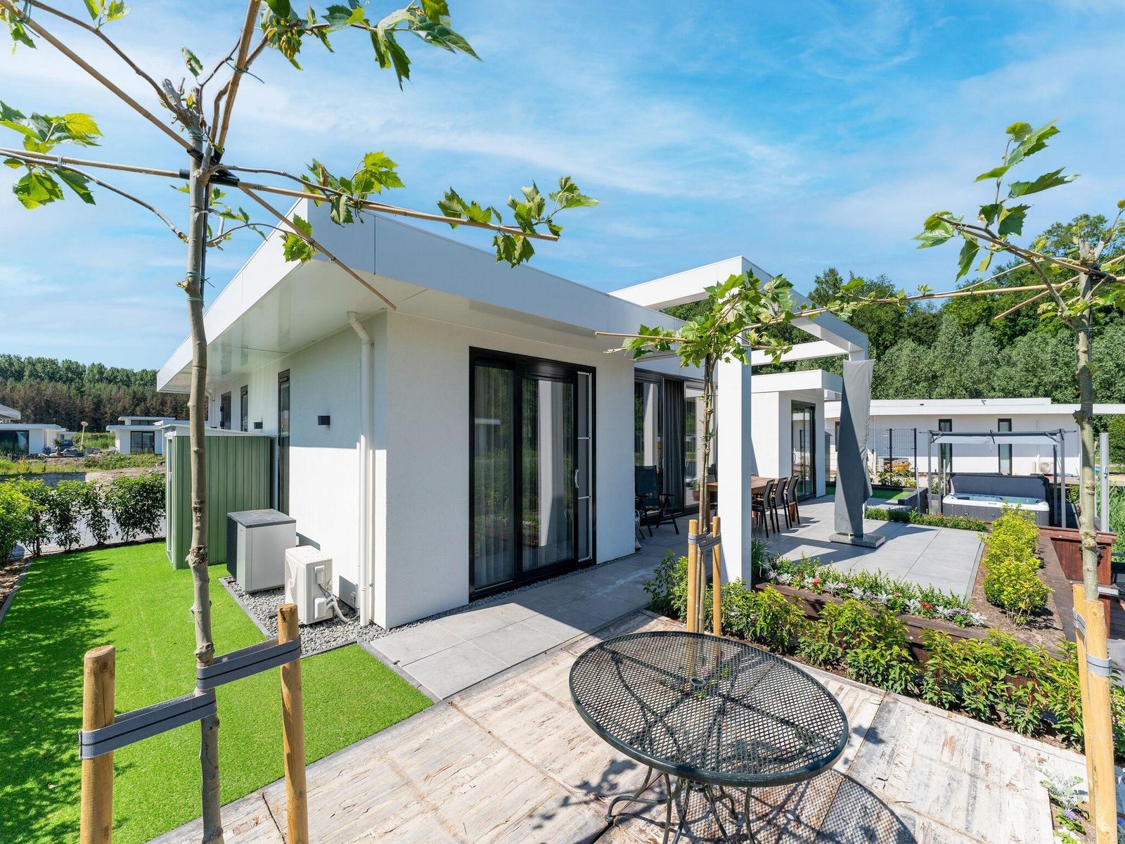 Bloem Nr. 414 | 6 Pers. Jacuzzi