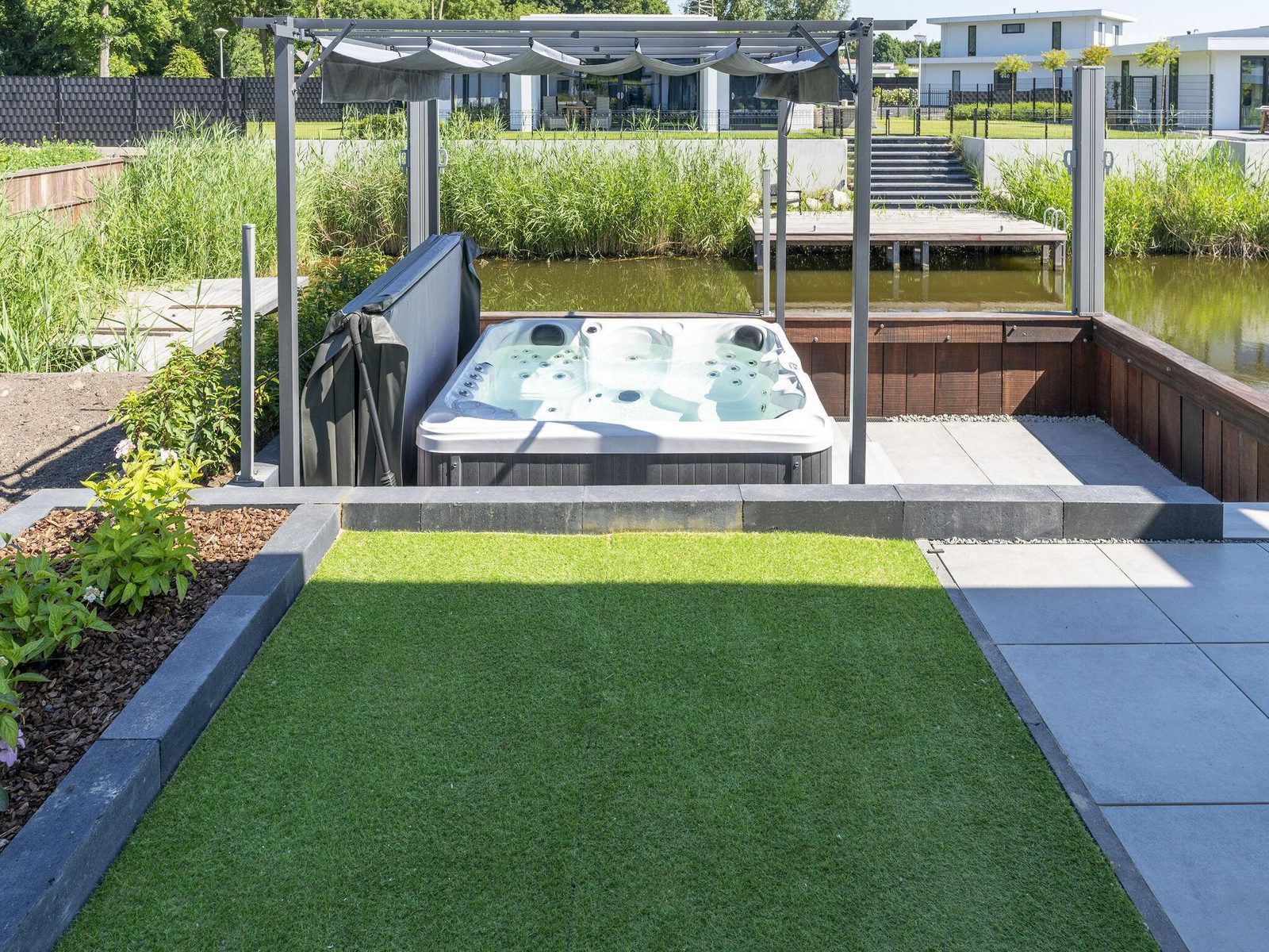 Bloem Nr. 414 | 6 Pers. Jacuzzi