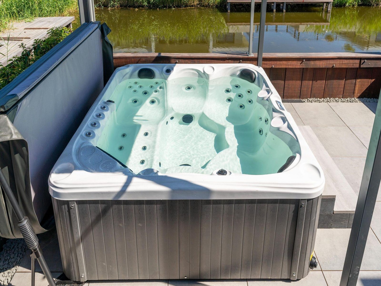 Bloem Nr. 414 | 6 Pers. Jacuzzi