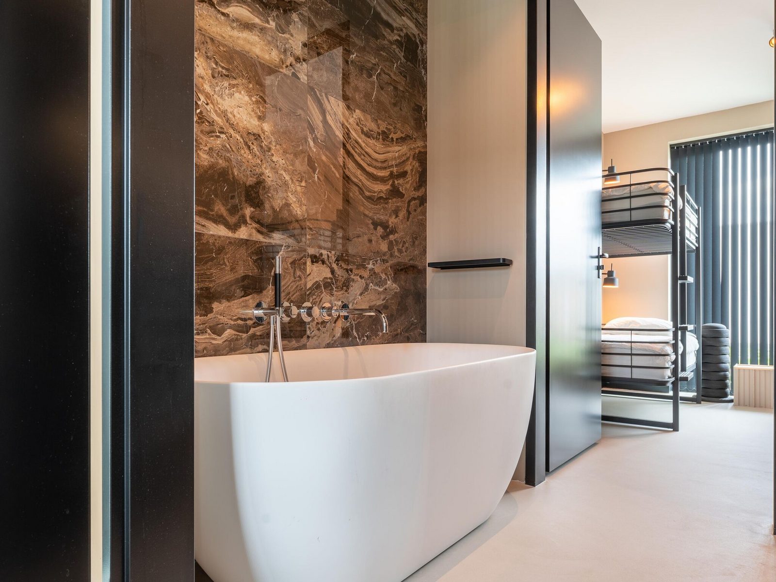 Bloem Nr. 354 | 8 Pers. Jacuzzi