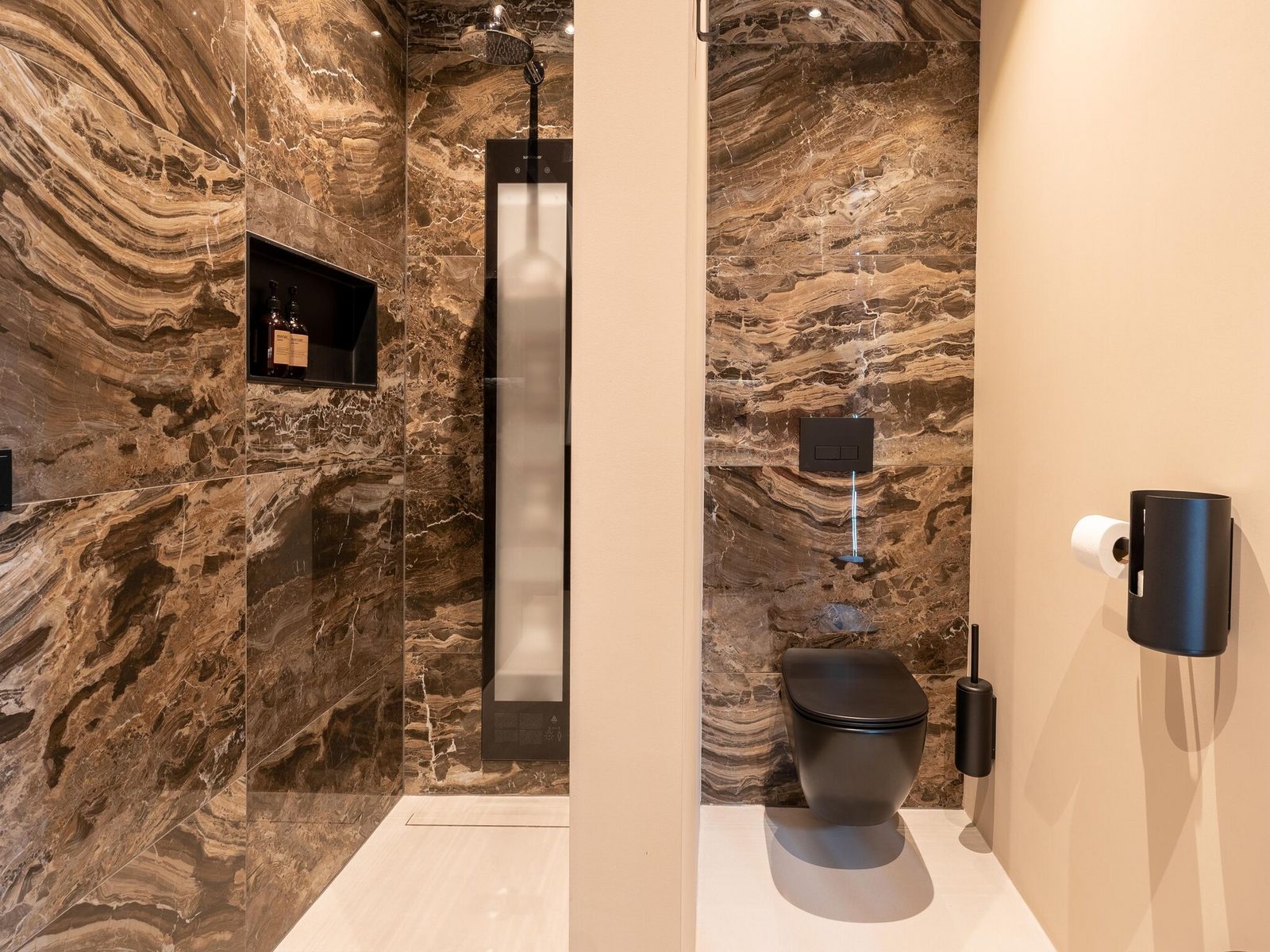 Bloem Nr. 354 | 8 Pers. Jacuzzi
