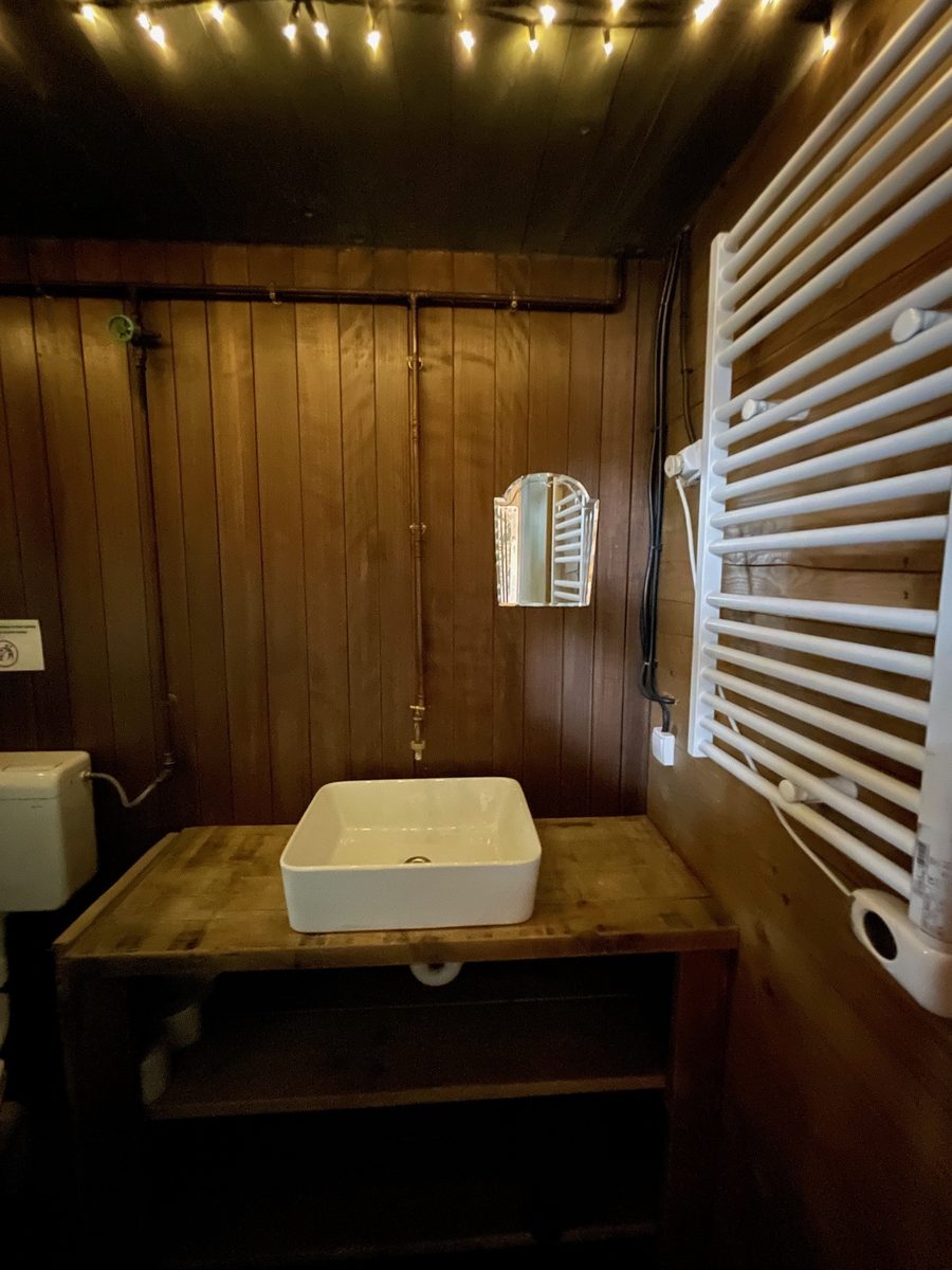 Shelter with jaccuzi