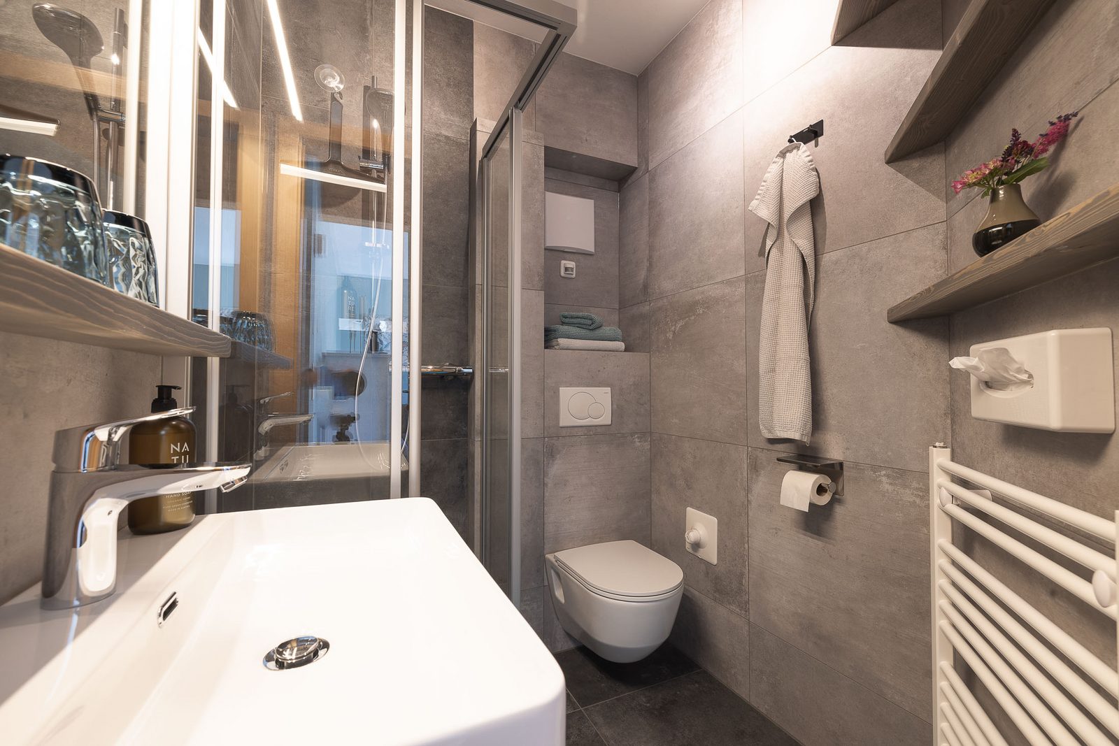 2 kamer appartement met balkon in het hoofdgebouw