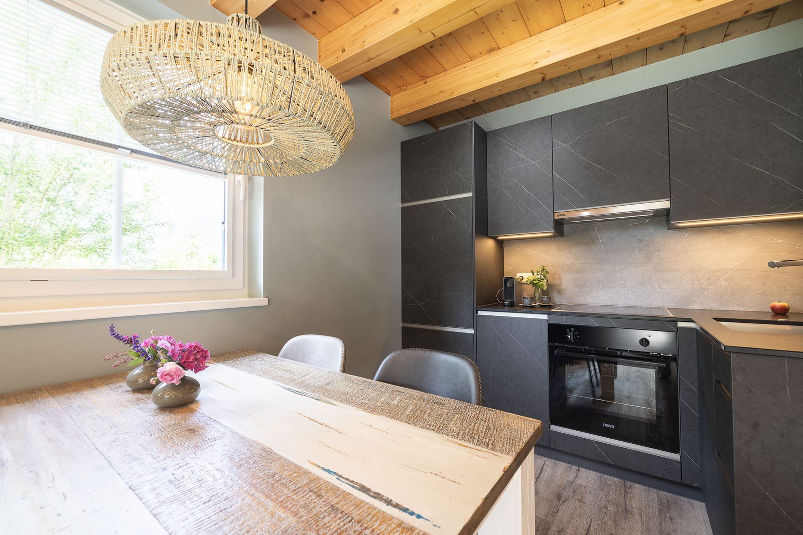 3-kamer appartement in vrijstaand chalet met terras