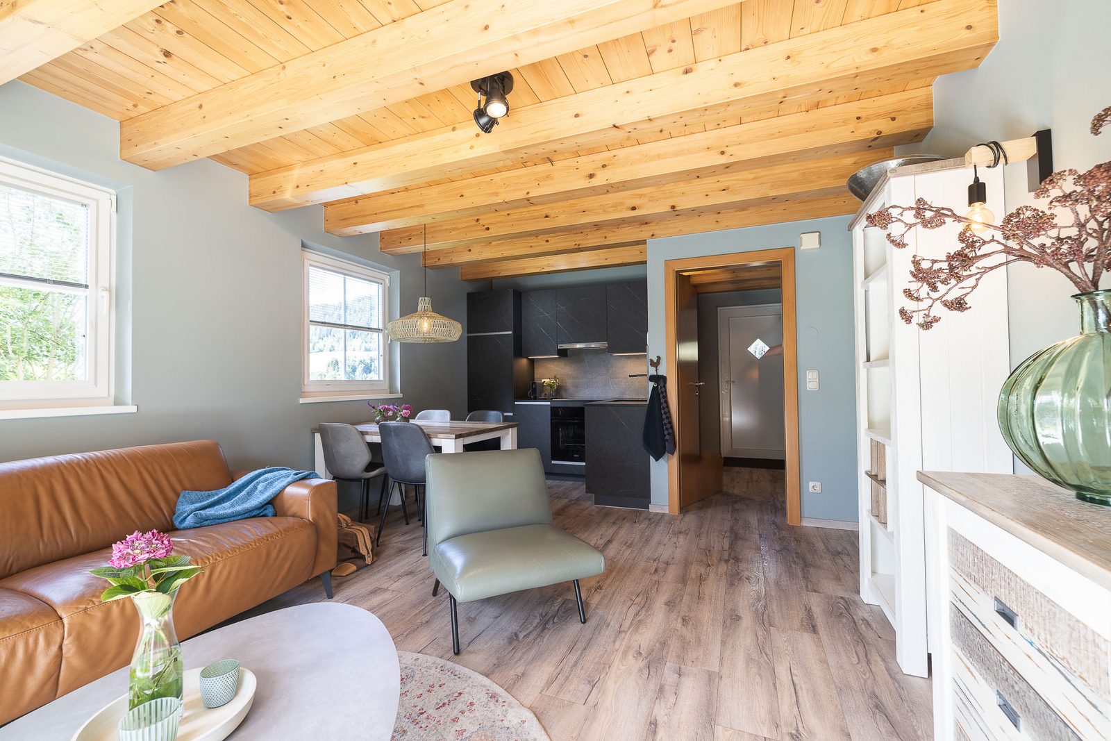 3-kamer appartement in vrijstaand chalet met terras