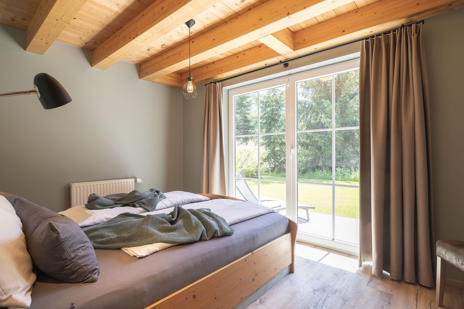 3-kamer appartement in vrijstaand chalet met terras