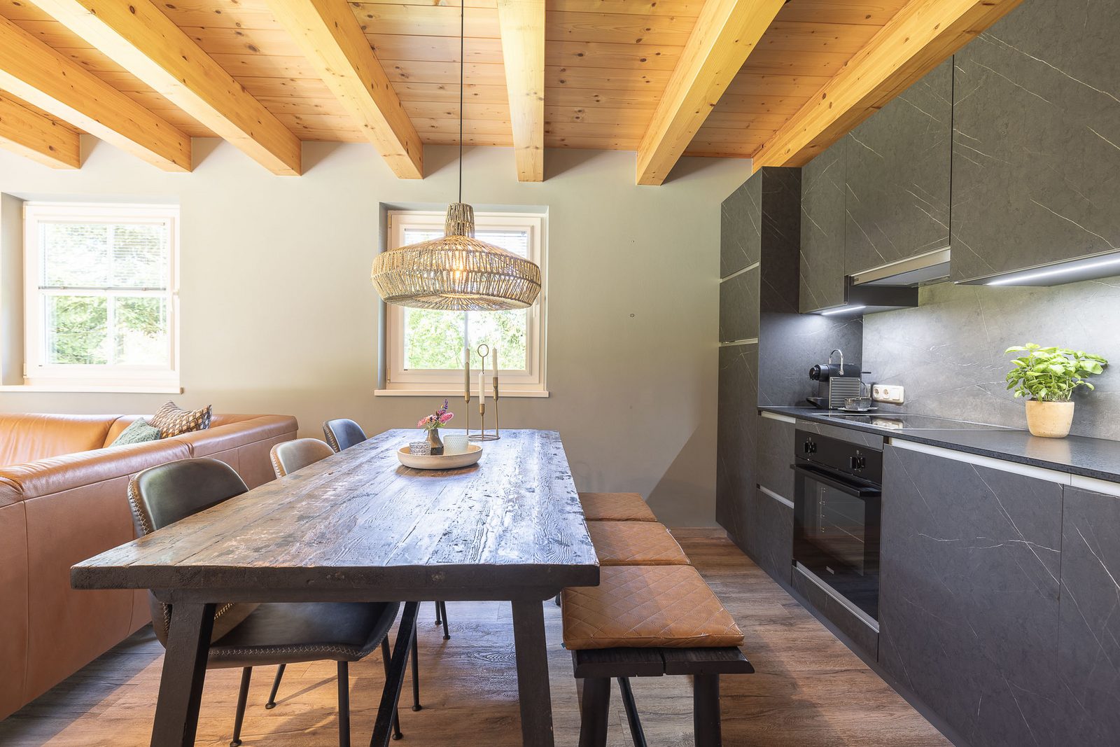 4-kamer vakantie appartement in vrijstaand chalet met terras