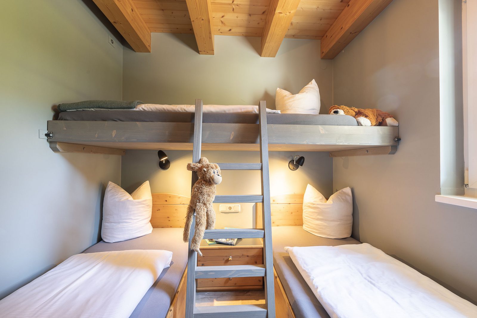 4-kamer vakantie appartement in vrijstaand chalet met terras
