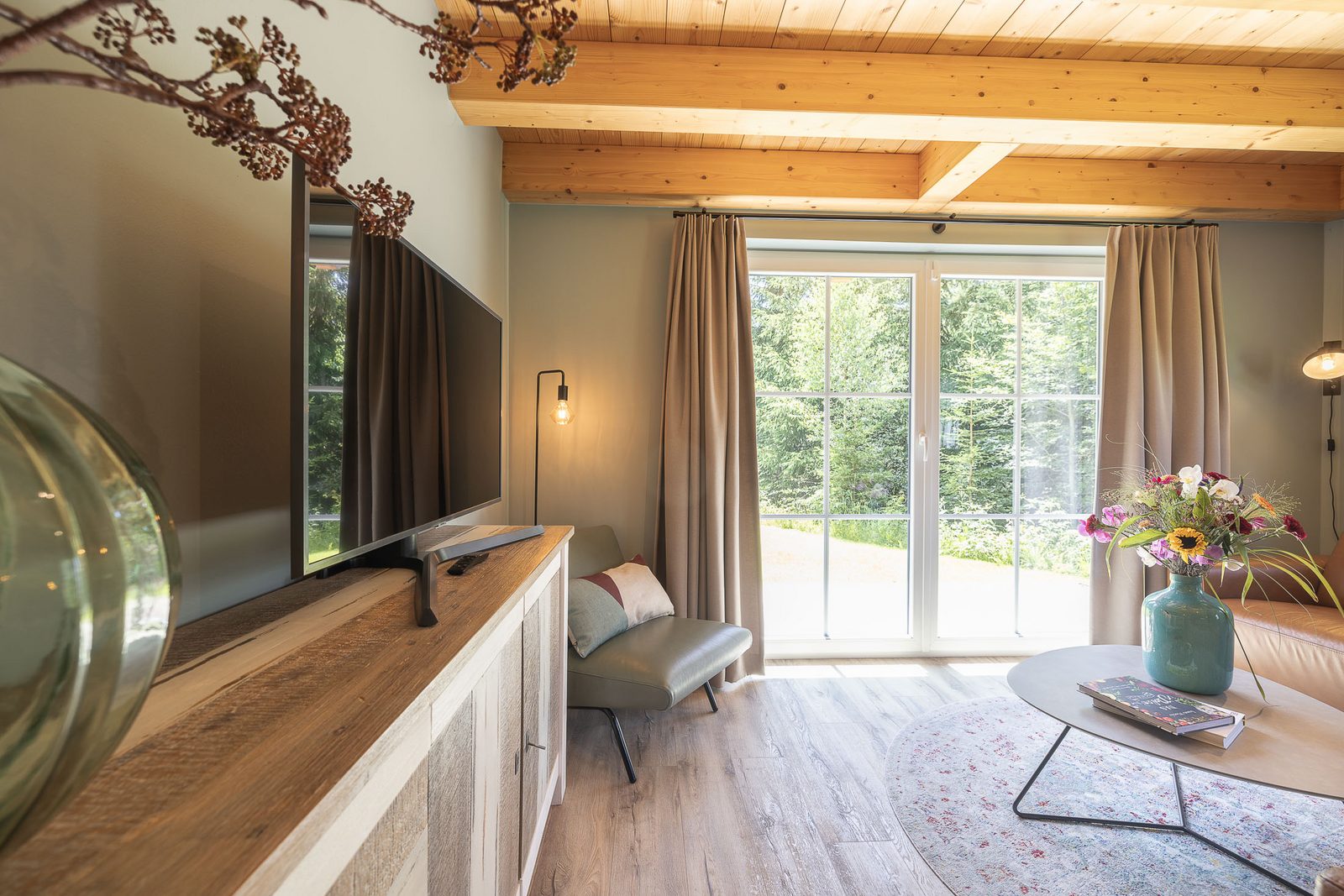 4-kamer vakantie appartement in vrijstaand chalet met terras